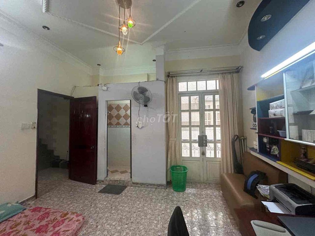 Renting 68/58 X Thích Quảng Đức 5 x10 2 floors, rooftop, 4 bedrooms