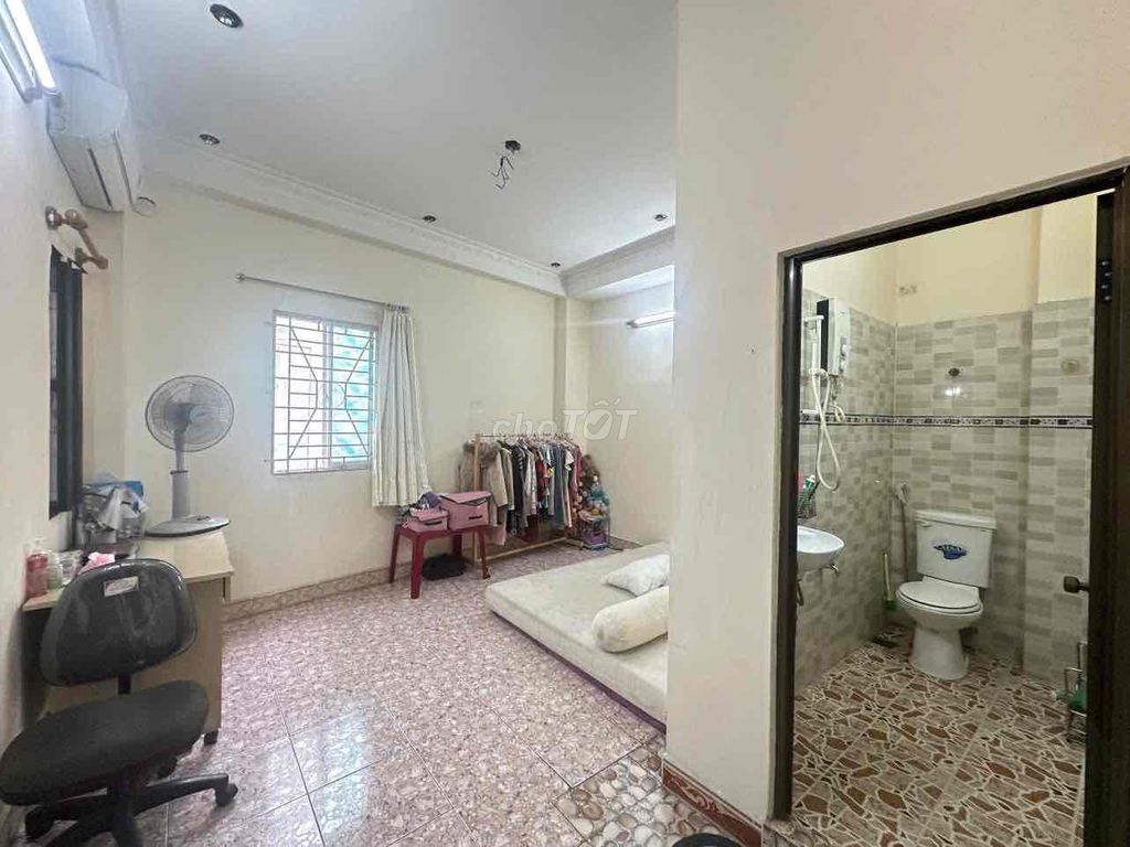 Renting 68/58 X Thích Quảng Đức 5 x10 2 floors, rooftop, 4 bedrooms