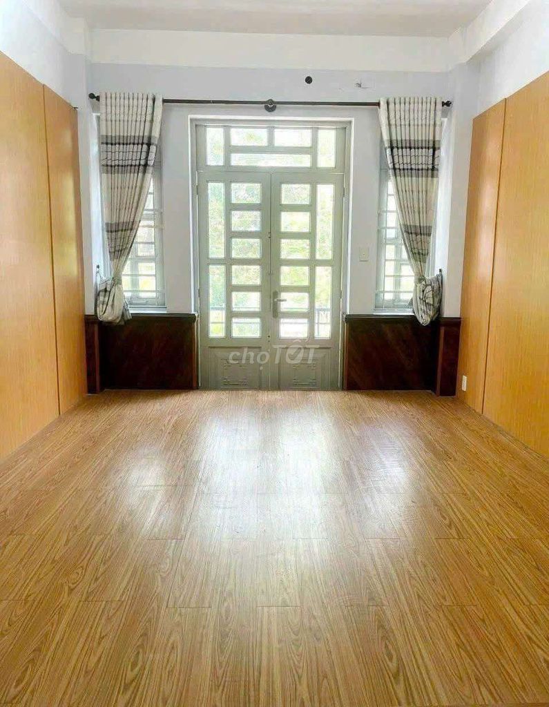 Rent a 1.3th floor bedroom 4 x 18 m Lâm Văn Bền steam car