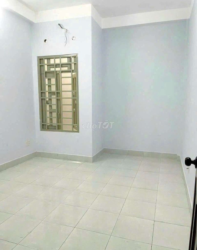 Rent a 1.3th floor bedroom 4 x 18 m Lâm Văn Bền steam car