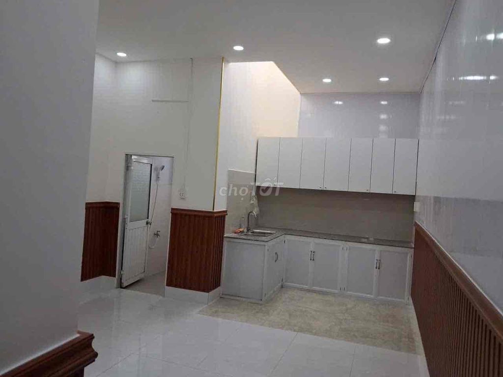4th floor bedroom. Two alley toilets, right near the Fountain of the 9th.