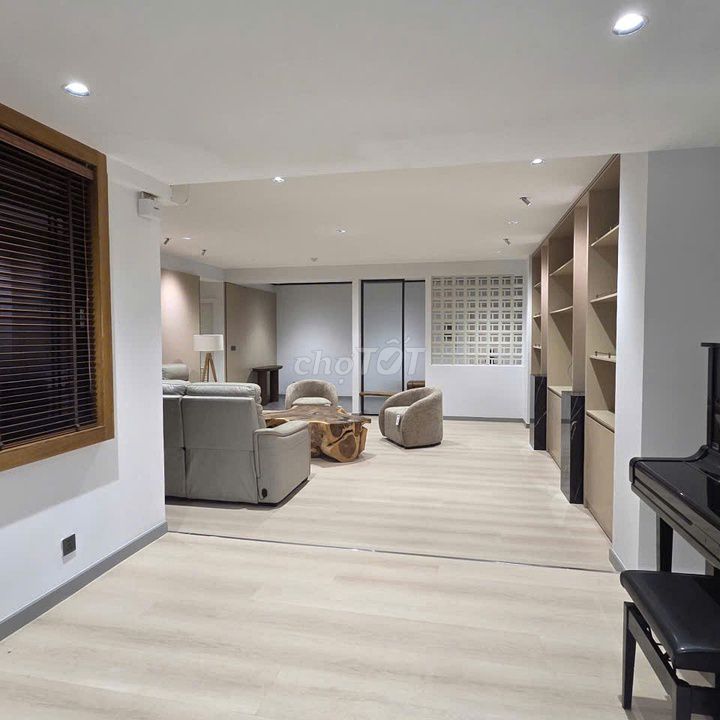 Rent an apartment at the corner corner corner corner 368 m2