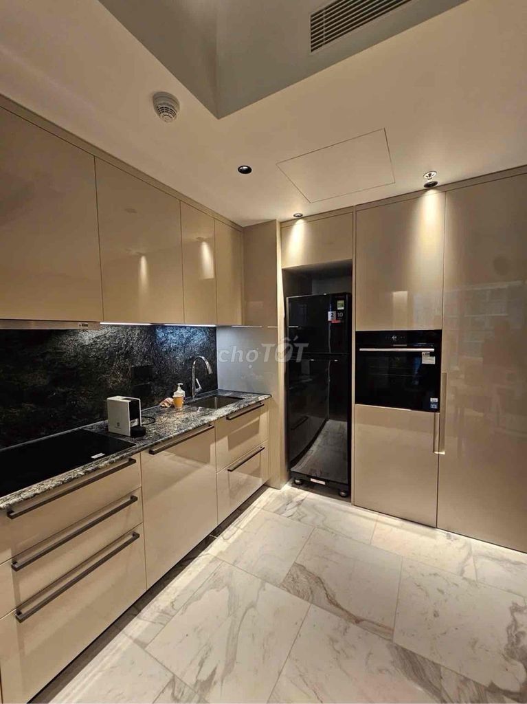 The price of a grandmarinasg bedroom 35 million a month, right in.