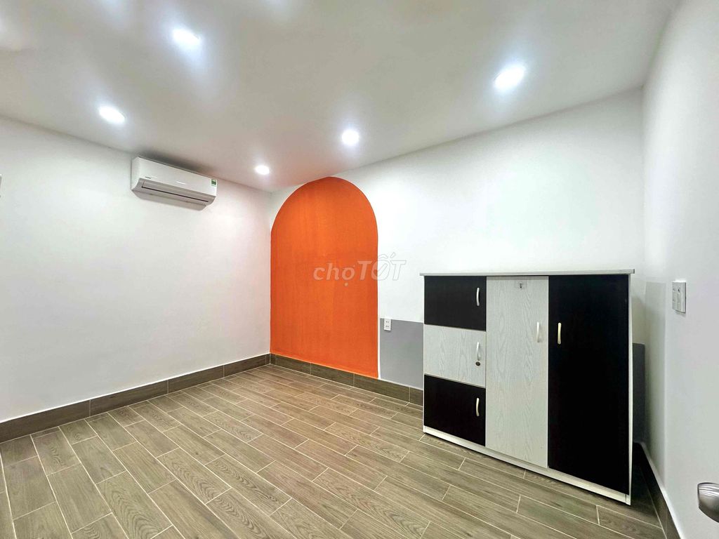 It's the owner who rents a room - two bedrooms.