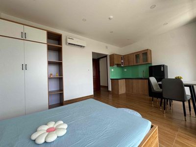 Rents a balcony studio to-Full interior-right near Sala