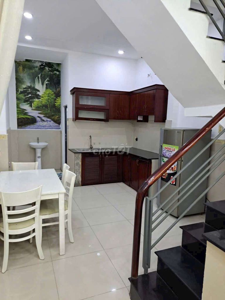 Rent a two-room double-priced house. Two toilets, 49 ds517.