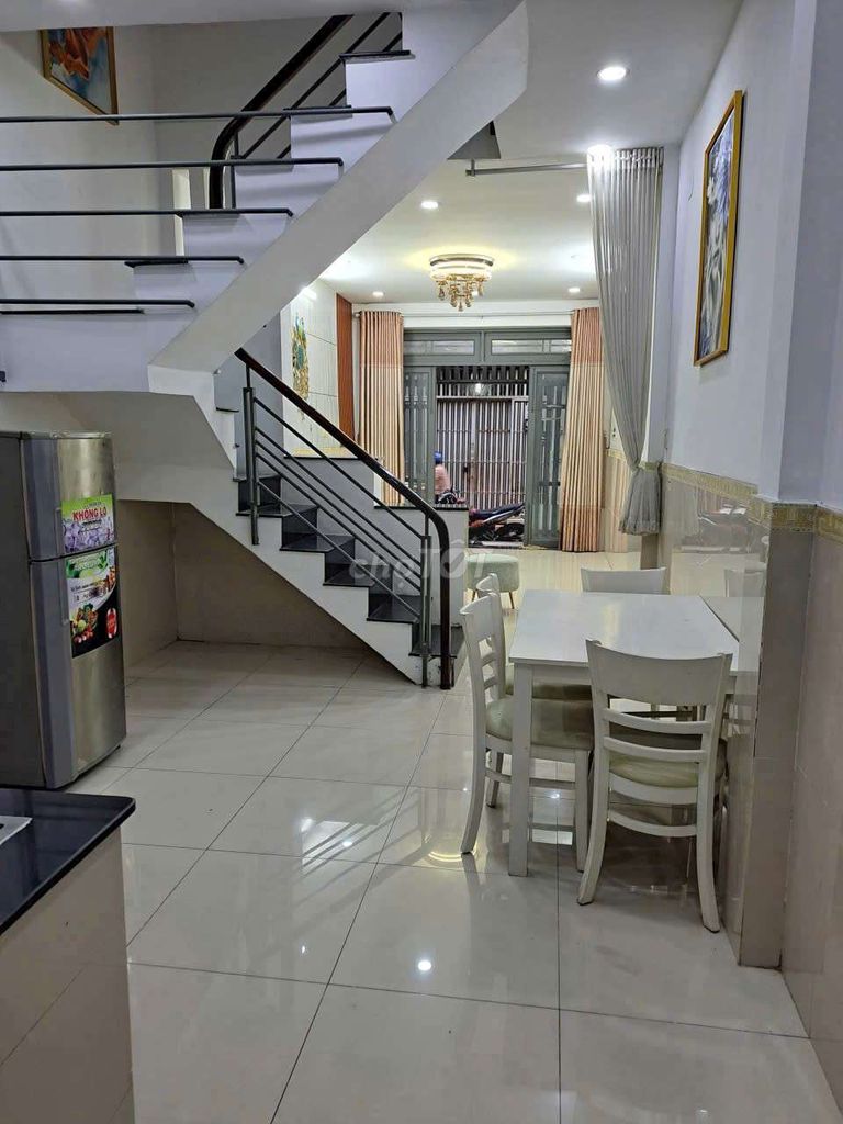 Rent a two-room double-priced house. Two toilets, 49 ds517.