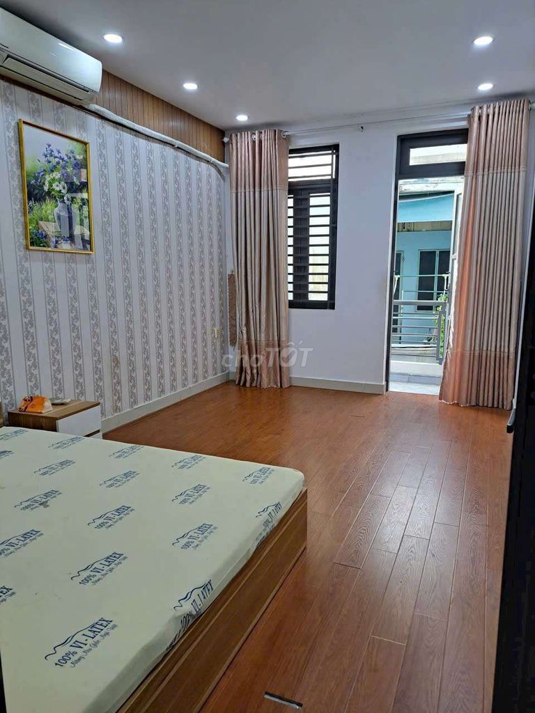 Rent a two-room double-priced house. Two toilets, 49 ds517.