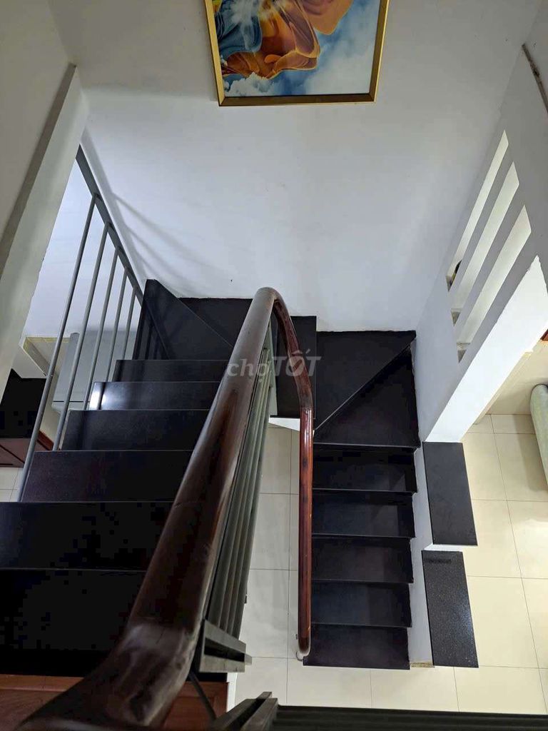 Rent a two-room double-priced house. Two toilets, 49 ds517.