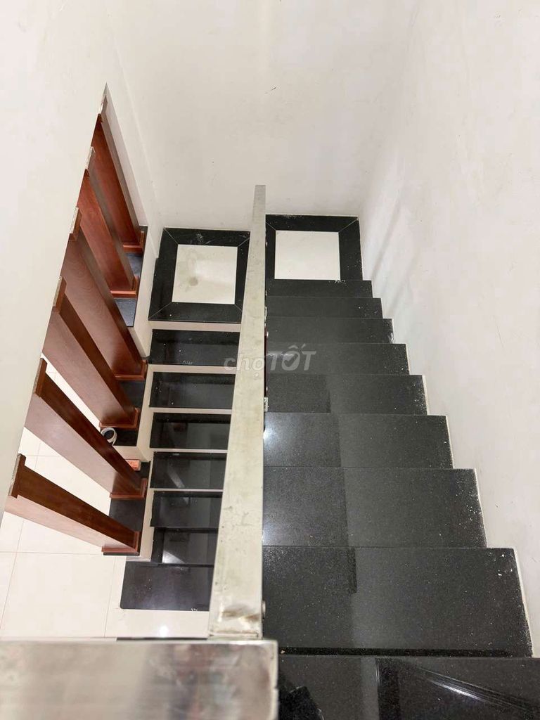 Let's rent out the original house.