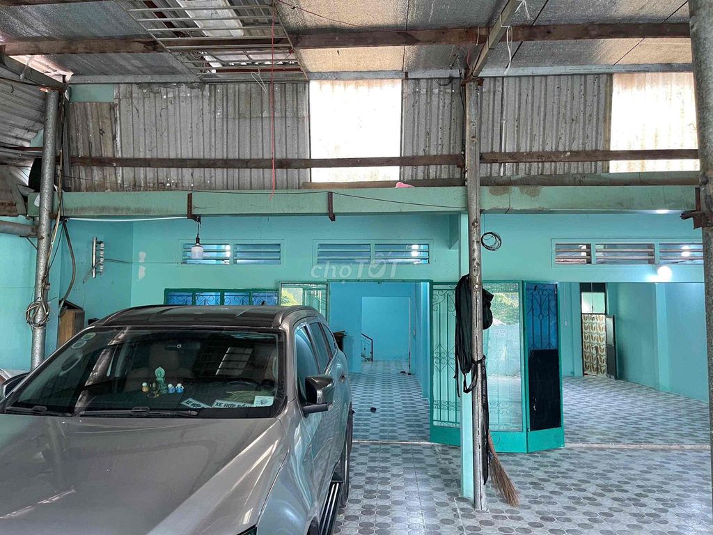 Rent the warehouse near ALS Tân Phú 10 x 20 ground, cast four-25 million rooms.
