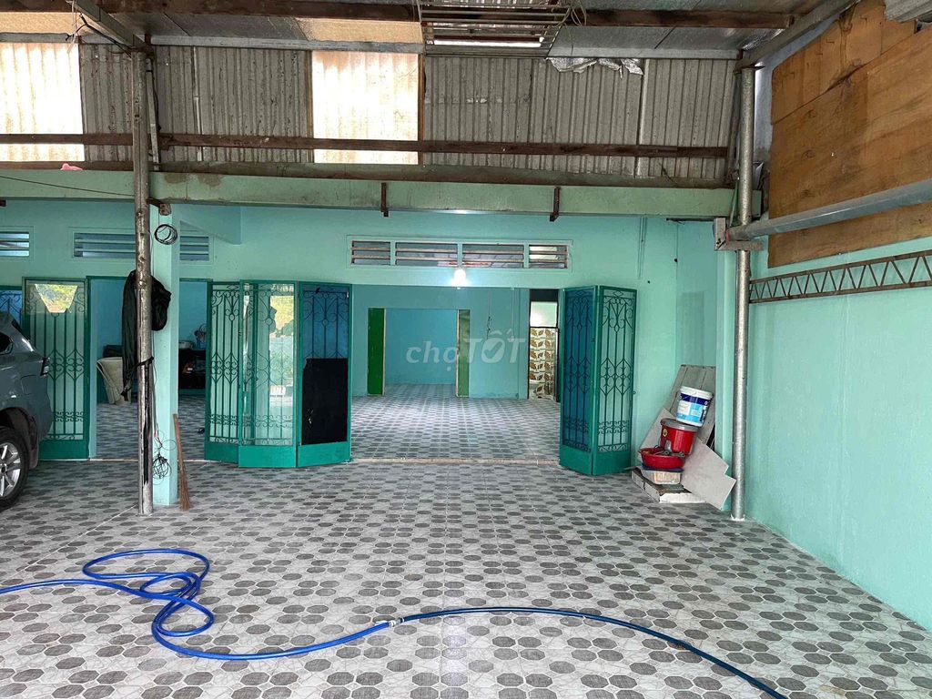 Rent the warehouse near ALS Tân Phú 10 x 20 ground, cast four-25 million rooms.