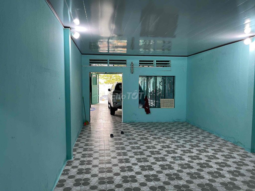 Rent the warehouse near ALS Tân Phú 10 x 20 ground, cast four-25 million rooms.