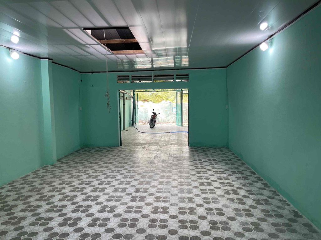 Rent the warehouse near ALS Tân Phú 10 x 20 ground, cast four-25 million rooms.