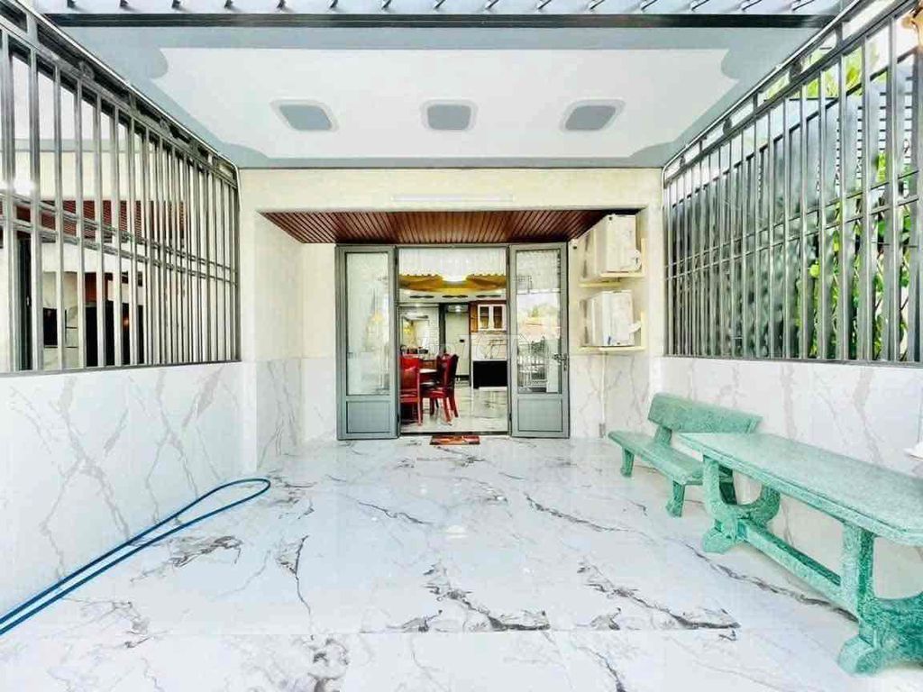 Rent a front house on Qq11011 Gò Vấp.