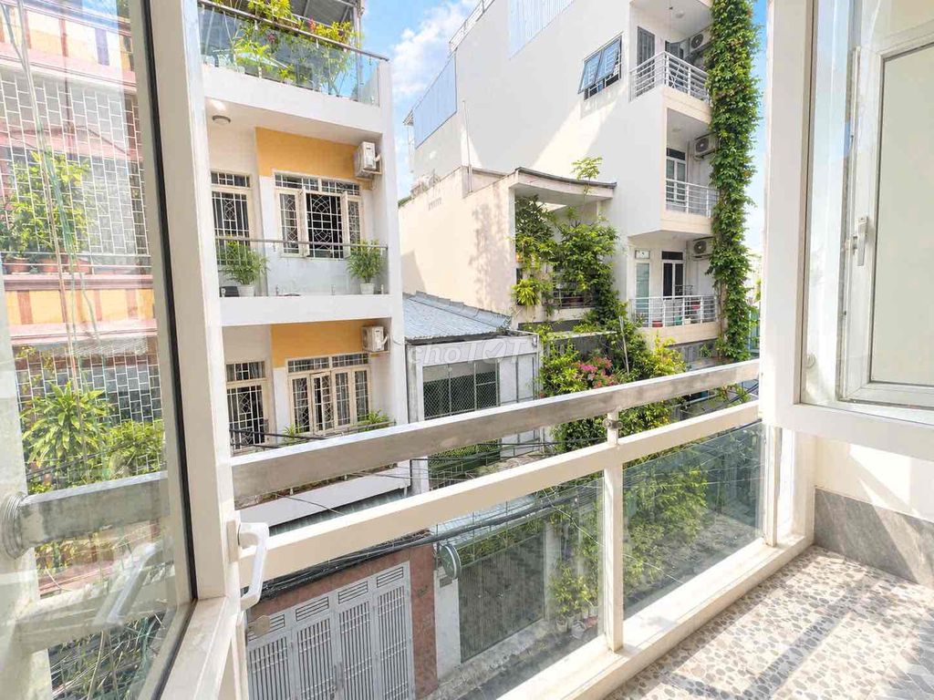 Phú Nhuận Central balcony studio