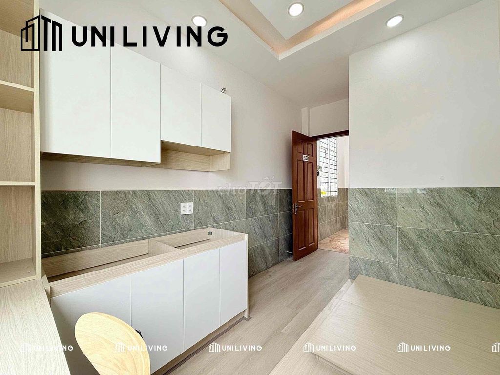 Rent a full-in-house house with open windows in the 10th.