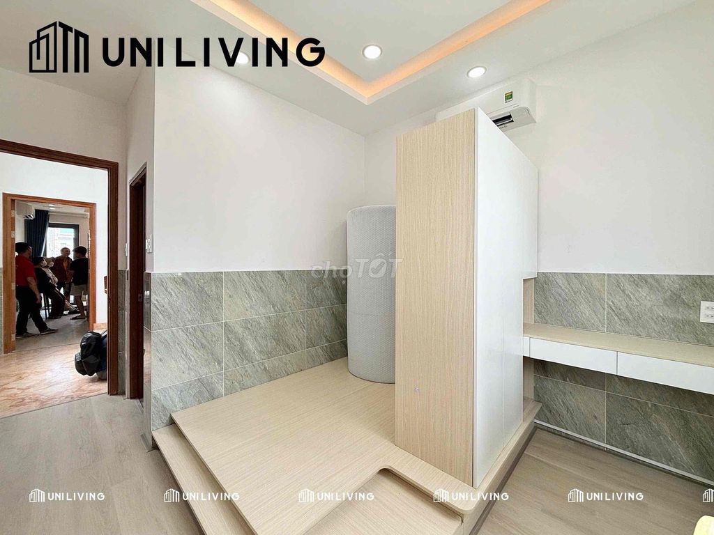 Rent a full-in-house house with open windows in the 10th.
