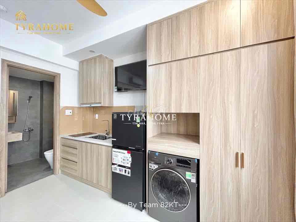 The fully-in-the-art mini-house is located in the middle of the 12th district.