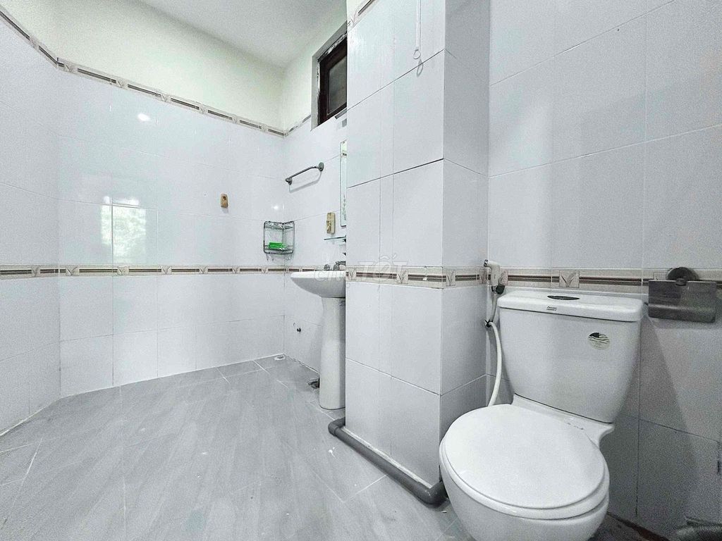 Rent the service apartment for 5.5 million balconies.