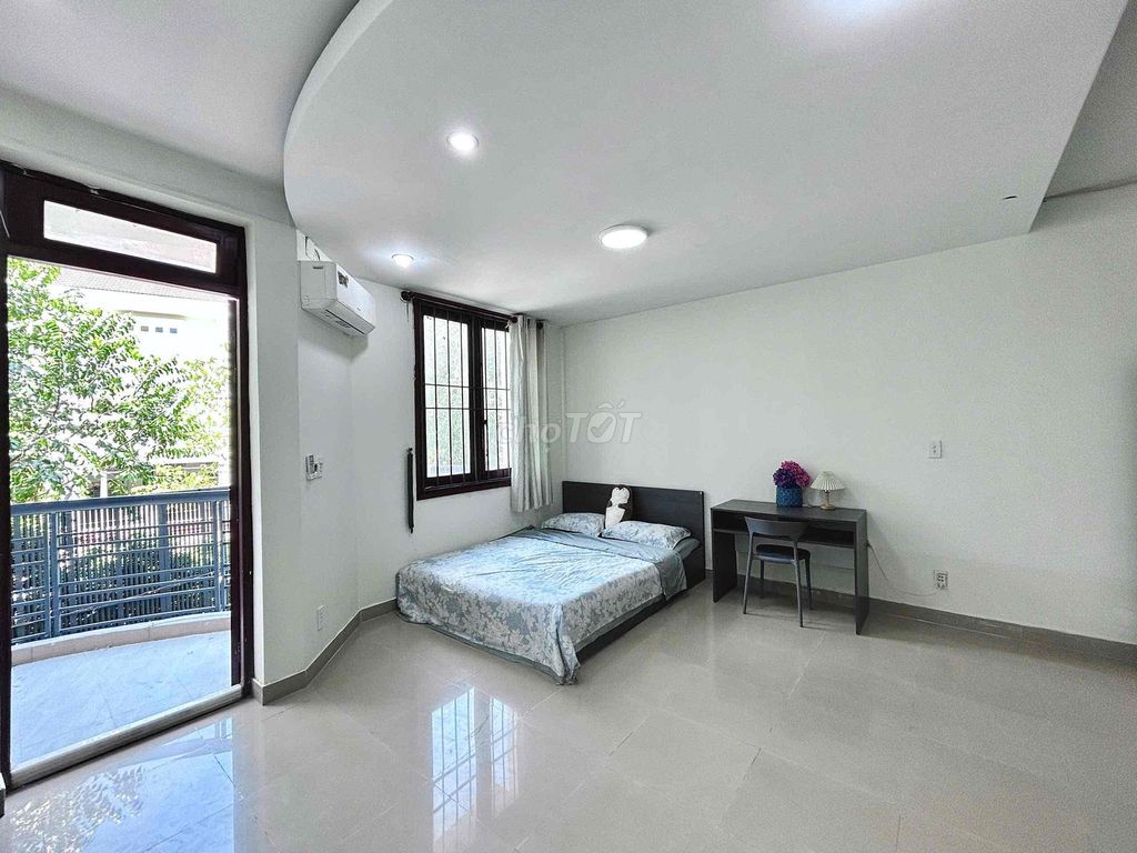 Rent the service apartment for 5.5 million balconies.