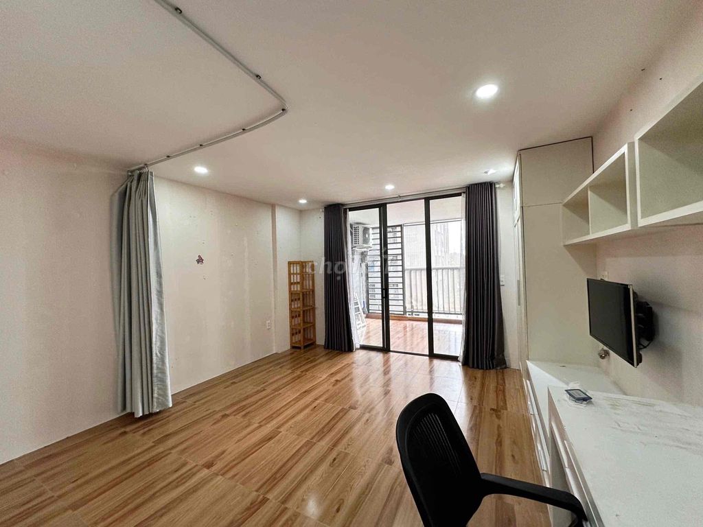 The top apartment of the medical residence. Come in right now.