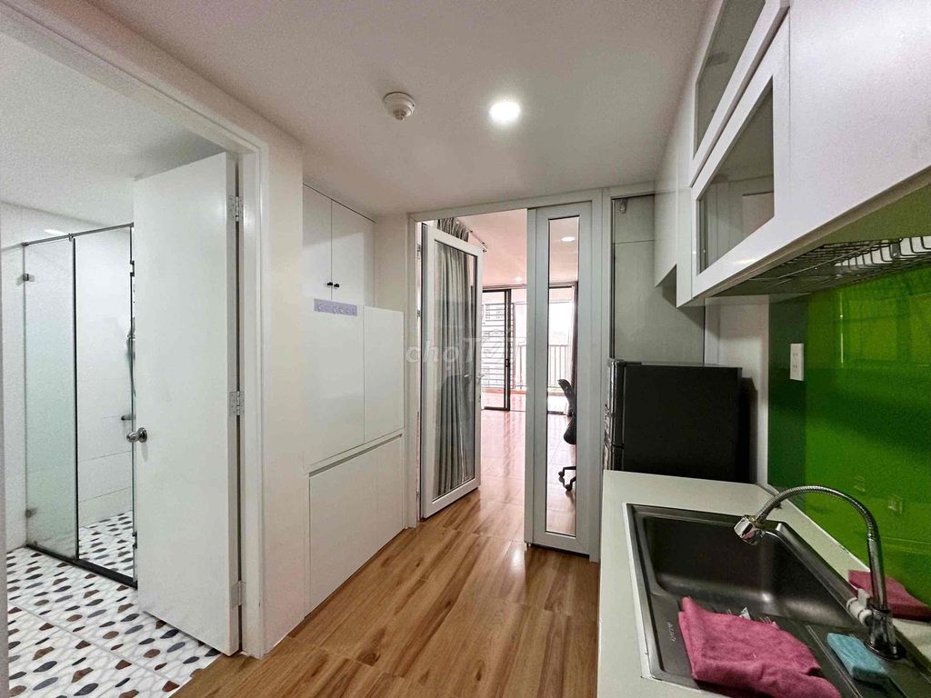 The top apartment of the medical residence. Come in right now.