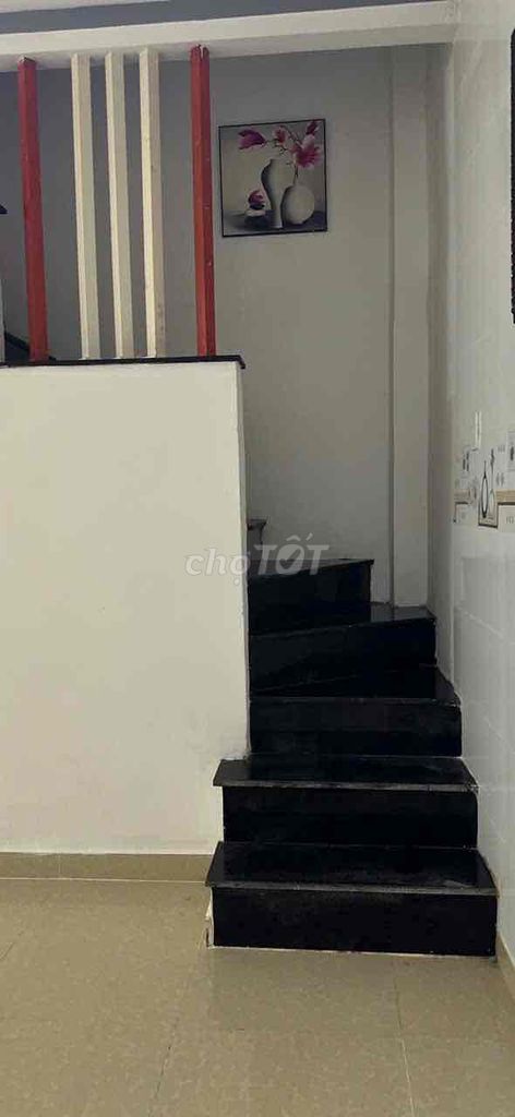Rent a Hoàng Văn Thụ alley.