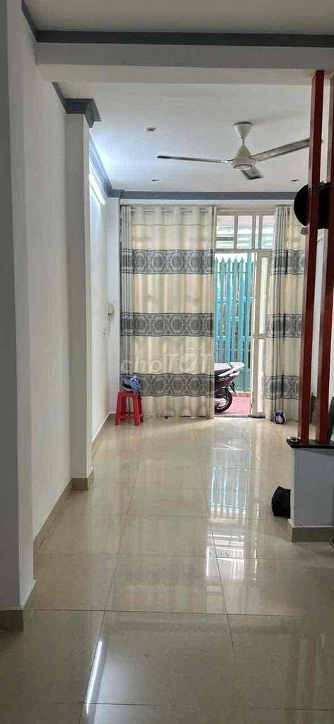 Rent a Hoàng Văn Thụ alley.