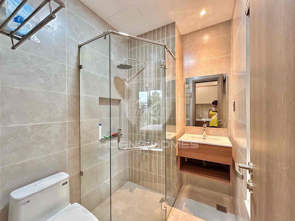 Rent an apartment near global City.