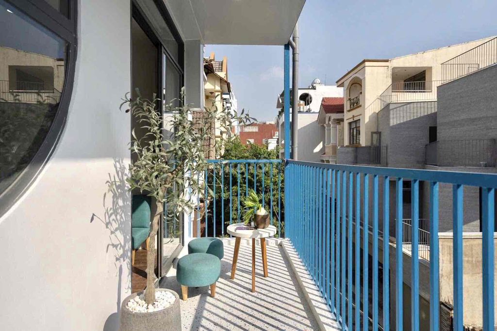 Rent a new balconies 100% north coastal residence.
