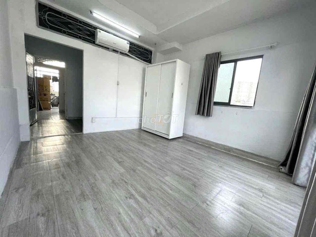 Master himself - one bedroom close to cv oc) wide, open, lighty space