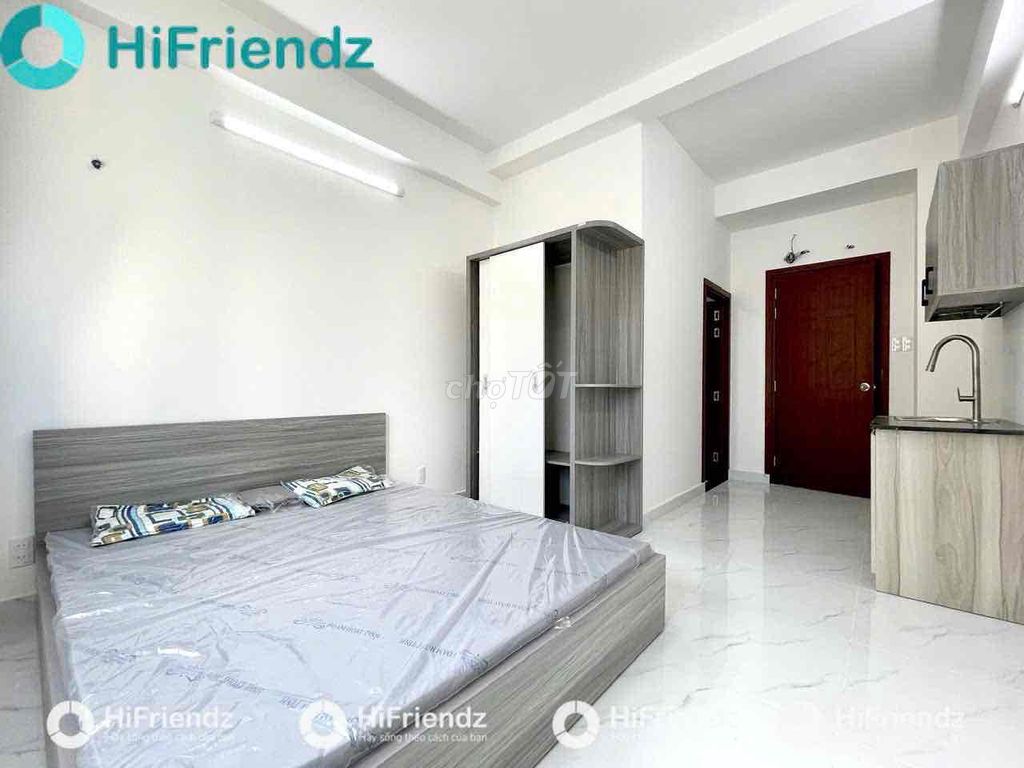 A super-beautiful, super cool new apartment, second-rate, stubby.