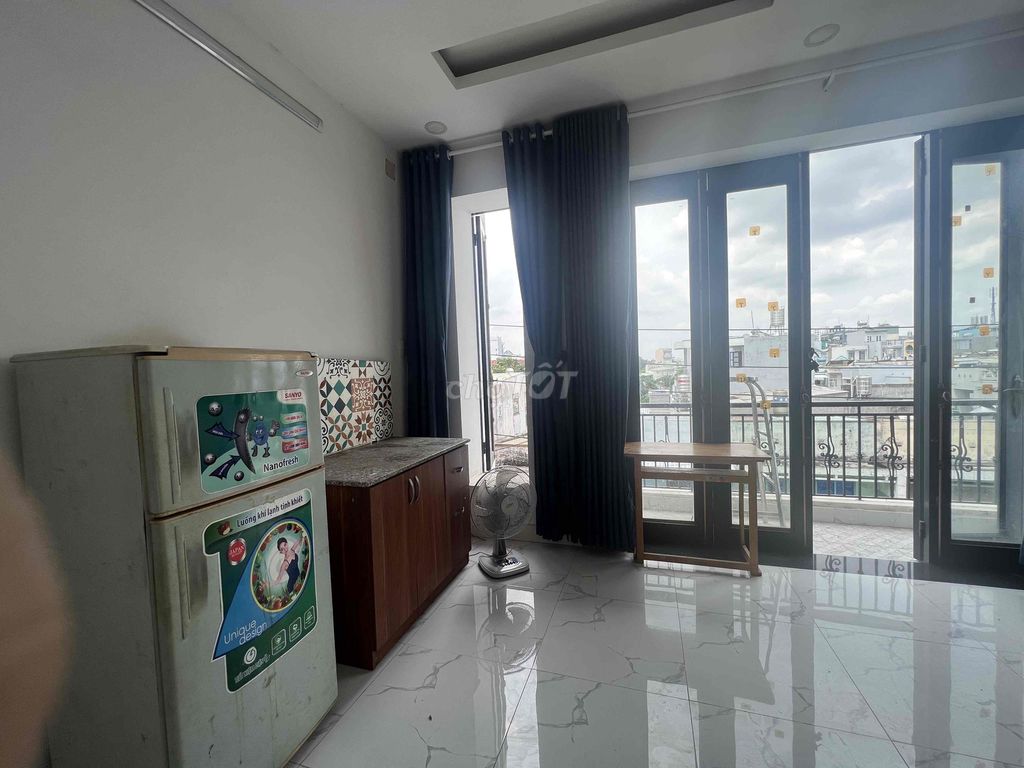 The furniture balconies are all near the School of 3.5 million