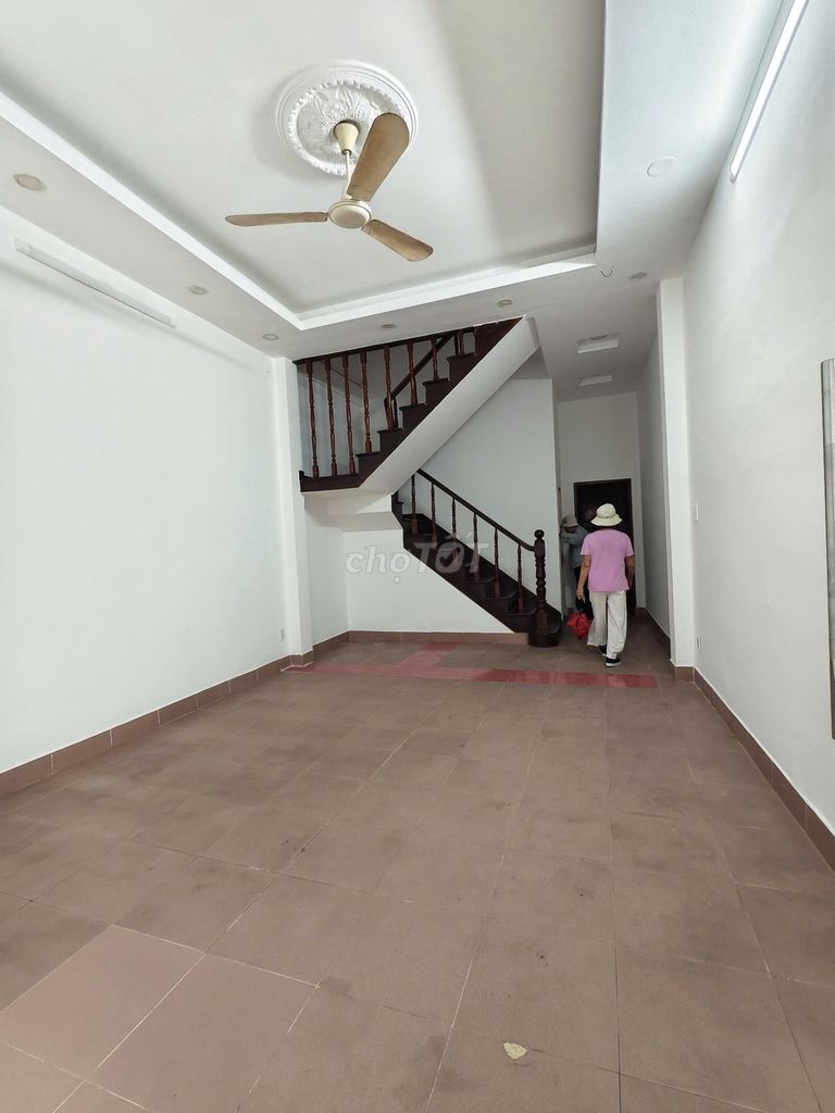 Rent 662/3 a Sư Vạn Hạnh District 10 4 x 16 m 4 T 6 new bedrooms