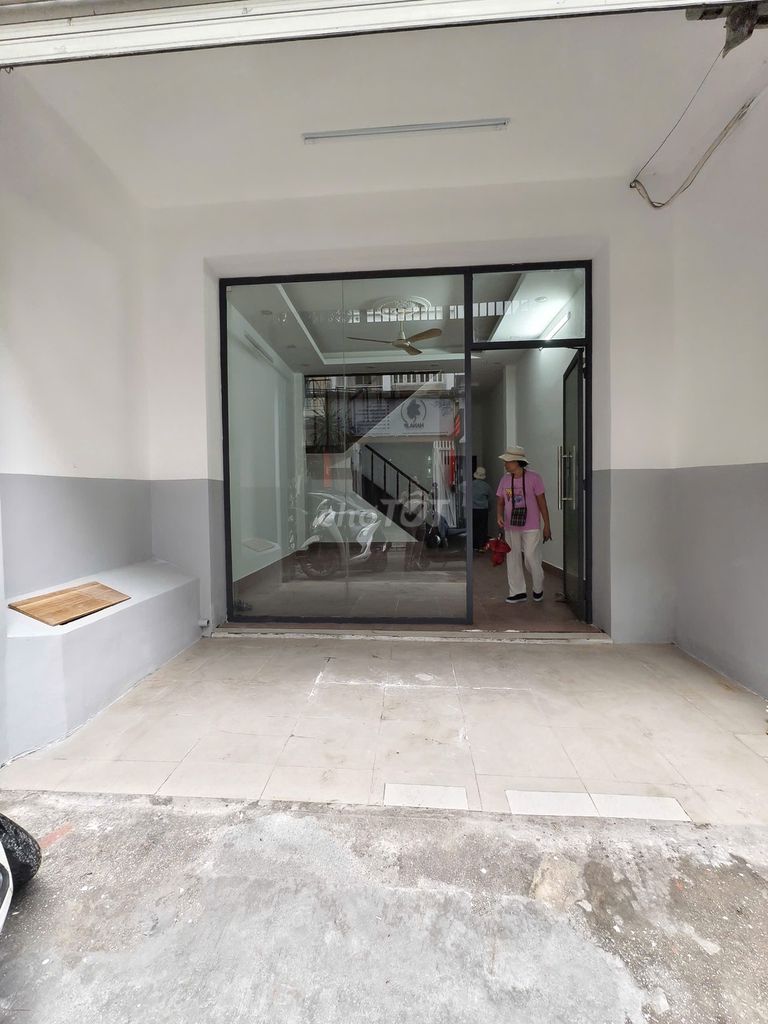 Rent 662/3 a Sư Vạn Hạnh District 10 4 x 16 m 4 T 6 new bedrooms