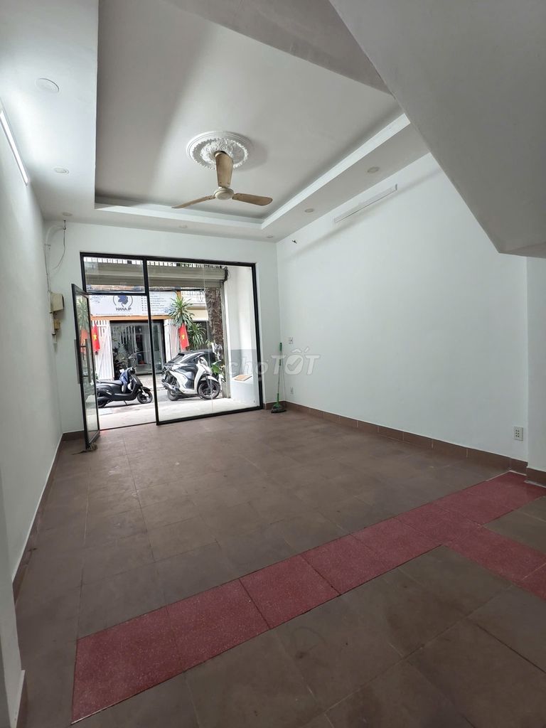 Rent 662/3 a Sư Vạn Hạnh District 10 4 x 16 m 4 T 6 new bedrooms