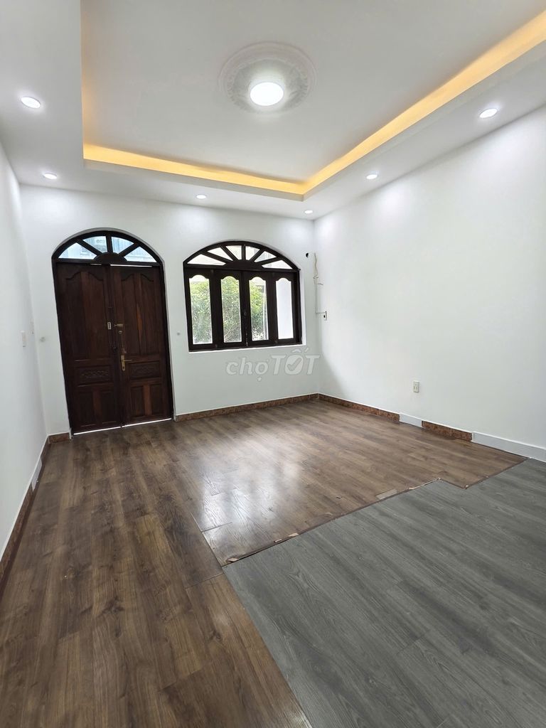 Rent 662/3 a Sư Vạn Hạnh District 10 4 x 16 m 4 T 6 new bedrooms