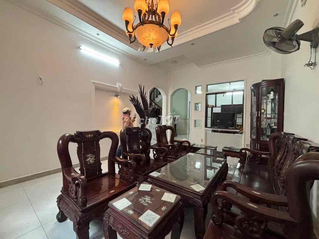 Twenty-five million, the villa at the Verdamall, eight M, three stories, five bedrooms-full furniture.