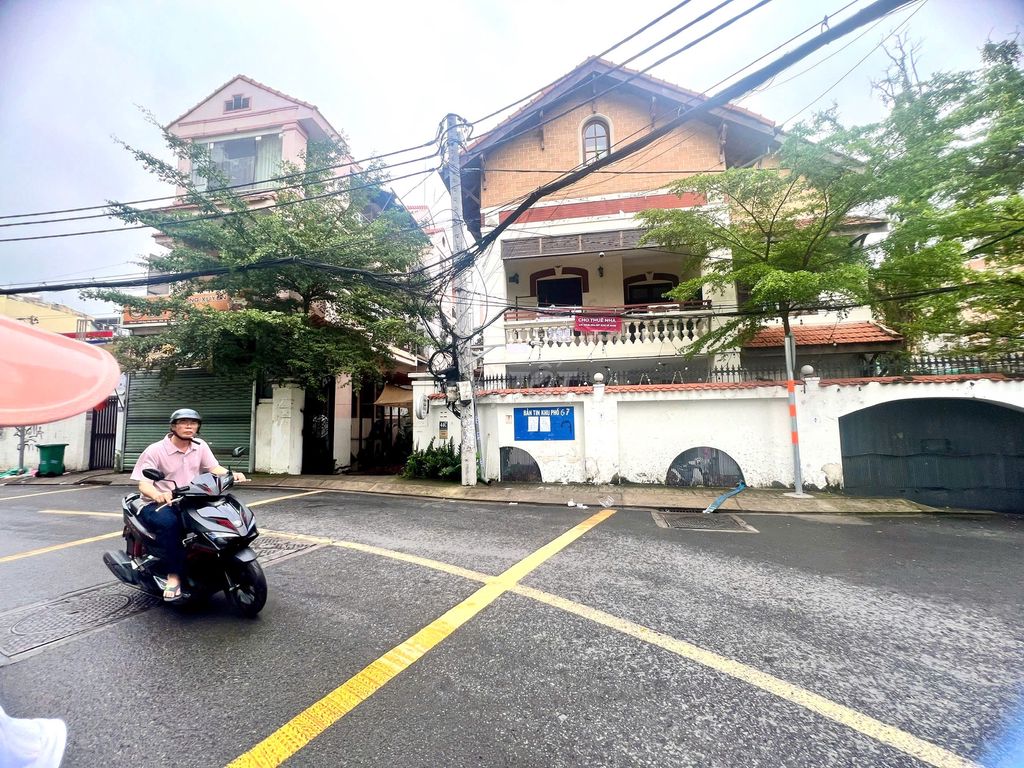 area 20 x 20 meters - 4 Ung Văn Khiêm, Bình Thạnh - 5 floors, 6x