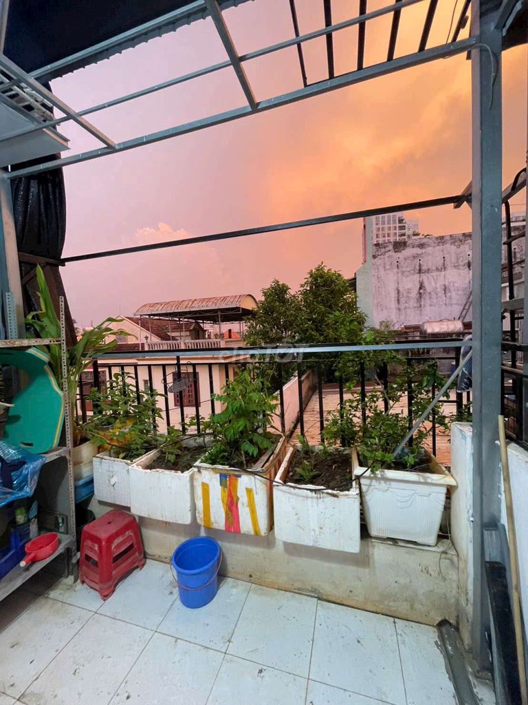 Two floors, two bedrooms, two toilets, 20th, Hiệp Bình Chánh Thủ Đức, 8 million and a half a hour.