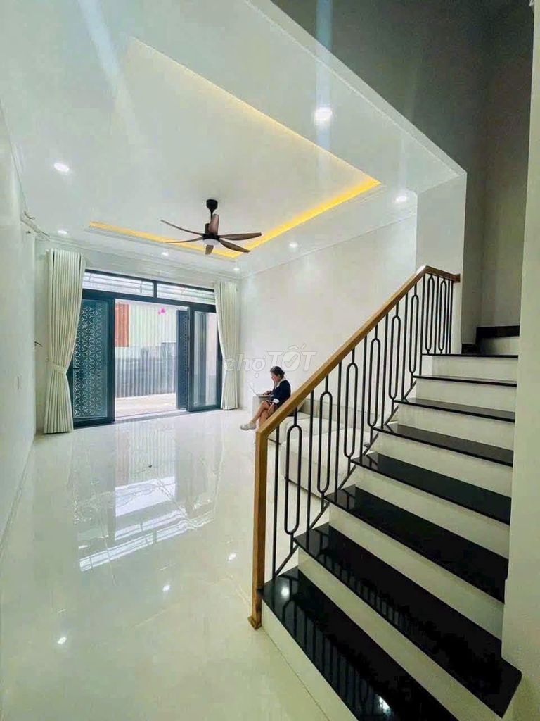 15 million, beautiful new home. Long live the city, 3 stories, full interior.