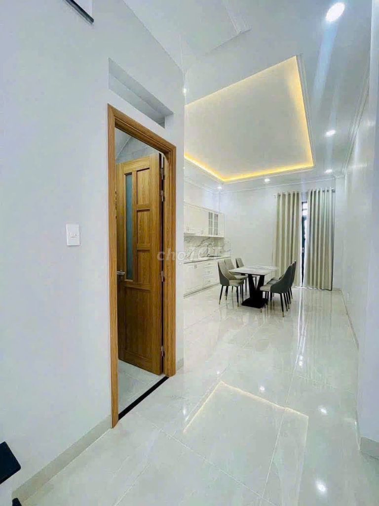 15 million, beautiful new home. Long live the city, 3 stories, full interior.