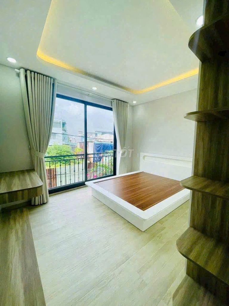 15 million, beautiful new home. Long live the city, 3 stories, full interior.
