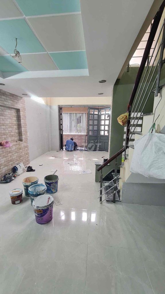 The new house is 100 percent new. There's a two-room bathroom.
