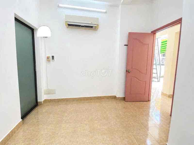 Nice new apartment. Two-story bedrooms. Three against the other one. SKMG 8 Phú Nhuận