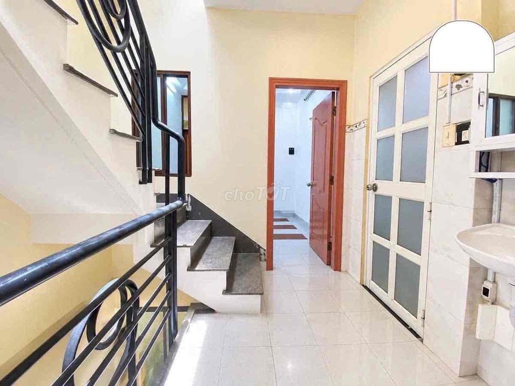 Nice new apartment. Two-story bedrooms. Three against the other one. SKMG 8 Phú Nhuận