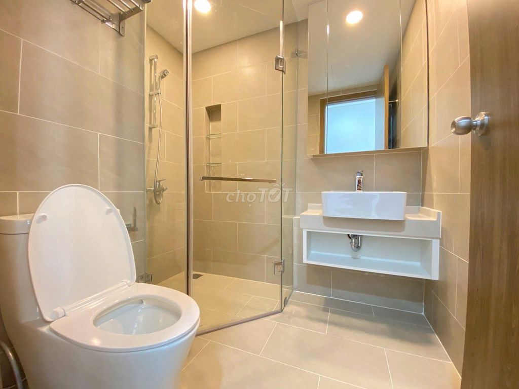 The corner of three bedrooms, 109 meters, apartment ResGreen-Tân Phú at 13.5 million a month, no furniture.