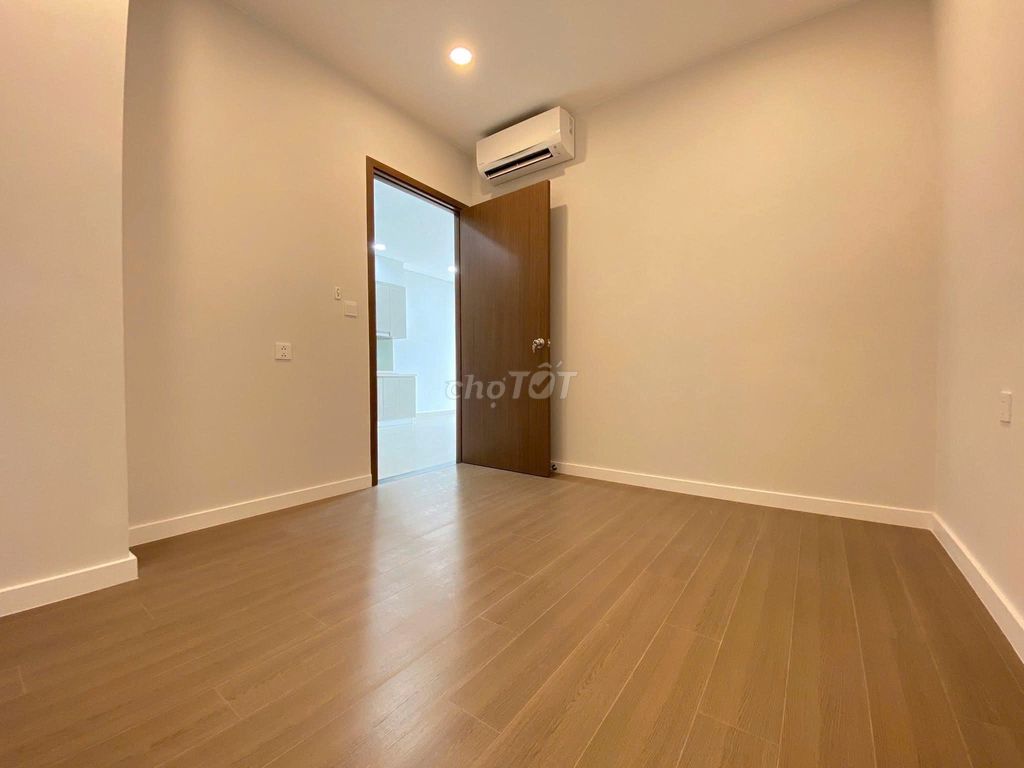 The corner of three bedrooms, 109 meters, apartment ResGreen-Tân Phú at 13.5 million a month, no furniture.