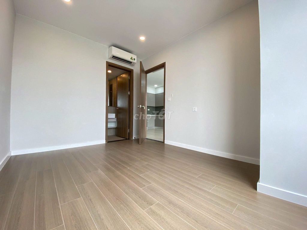 The corner of three bedrooms, 109 meters, apartment ResGreen-Tân Phú at 13.5 million a month, no furniture.